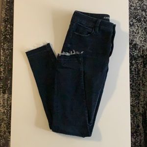 Women’s high rise jegging dark jean distressed